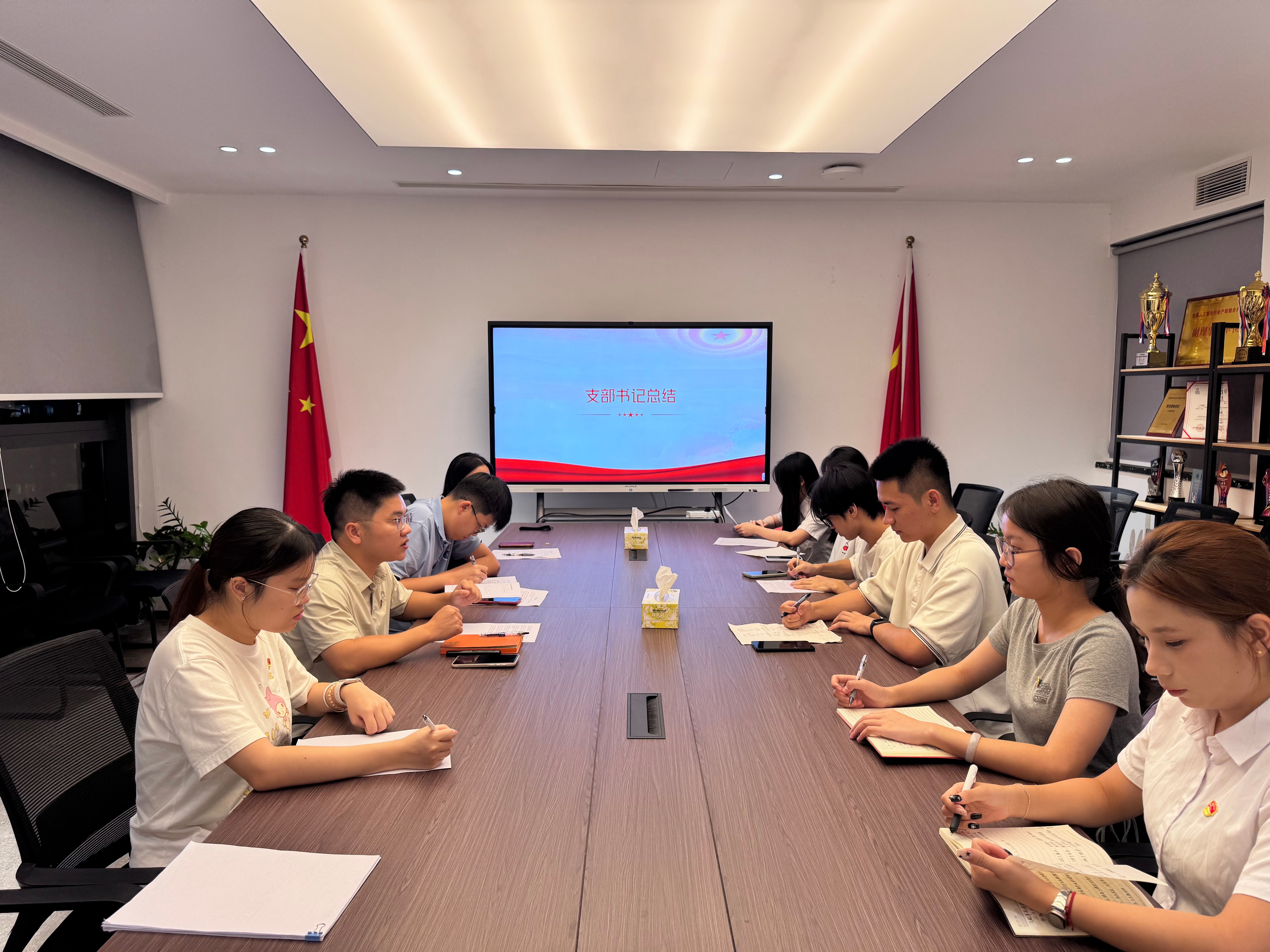 支部书记郑佳成作总结发言(1).jpg